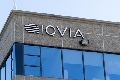IQVIA Holdings Stock: Is IQV Outperforming the Health Care Sector?